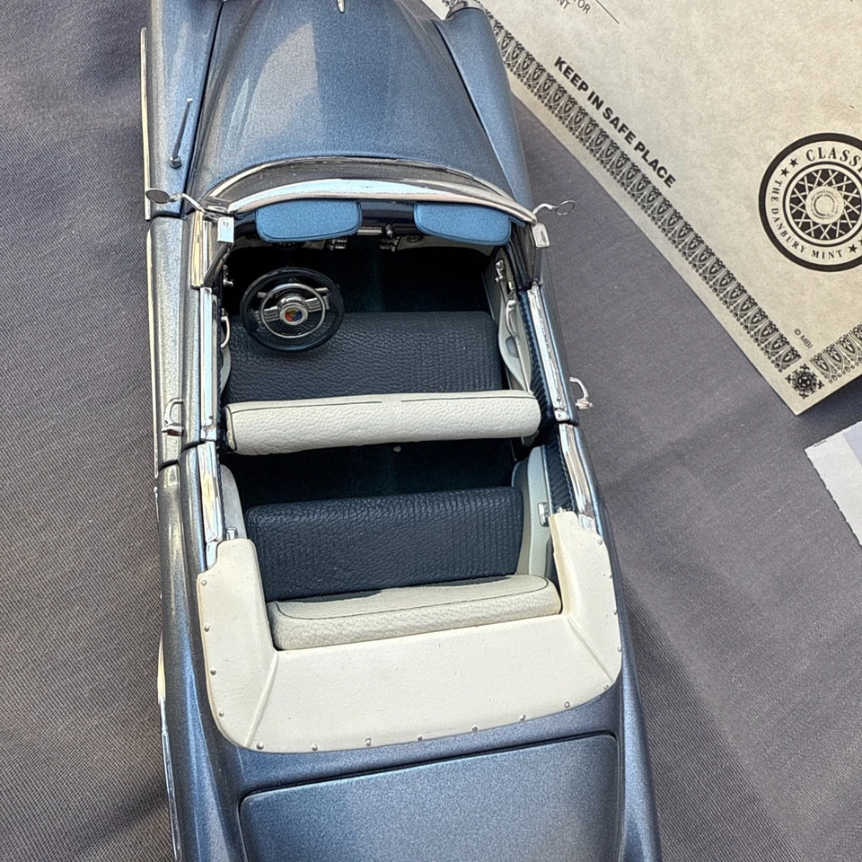 Buick Skylark 1953 convertible fundido a presión Danbury como nuevo 1:24 con vitrina azul Rd Foto 3 de 4