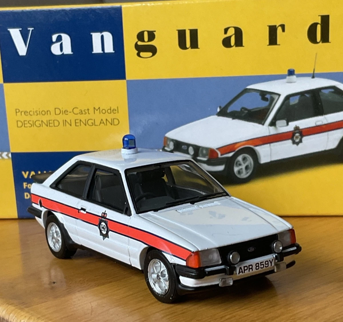 Miniature Vanguards 1/43 - Ford Escort XR3 Police - Édition De Collection