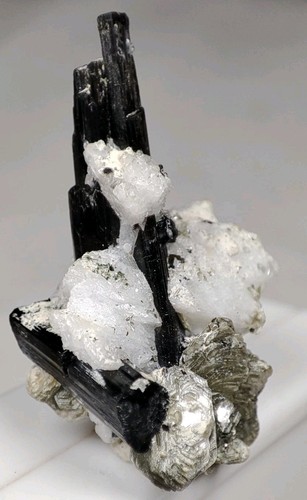 Black Tourmaline (Schorl) Crystal combined With Albite & Nice Growth. - Picture 2 of 6