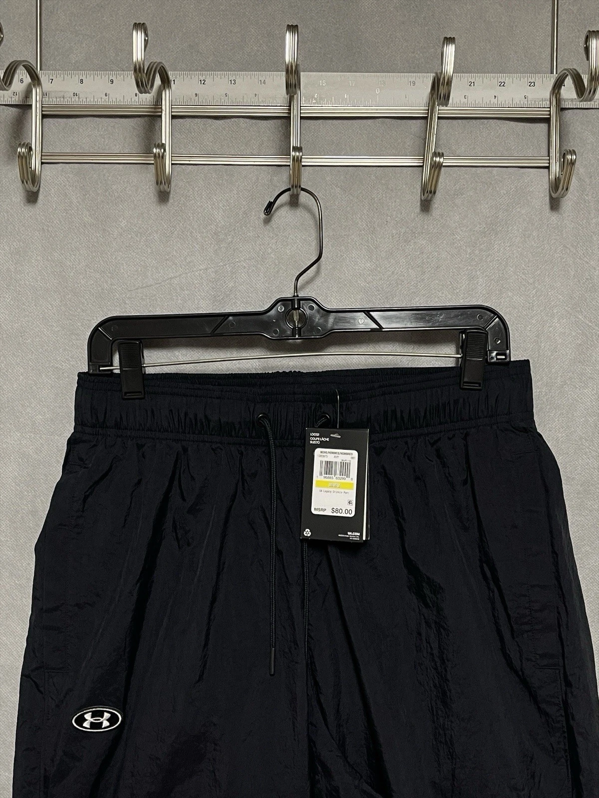 NWT Under Armour Pants Men M Black UA Legacy Crinkle Pants Track Loose Softshell
Opens in a new wind
