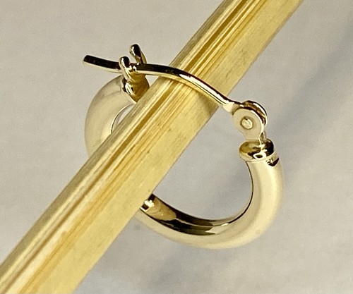 One Single JCM 14K Yellow Gold 1/2 Inch Huggie Hoop Leverback Earring .28gr - Picture 3 of 11