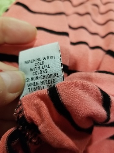 Camisa Splash Rayas Negras y Naranja Cuello Redondo Bolsillo Único 3x (Funciona Pequeña) - Imagen 6 de 6