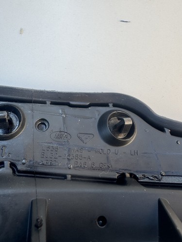 NEW GENUINE LR RANGE ROVER EVOQUE L538 Rear Left Lower Door Seal LR026460 - Picture 7 of 8