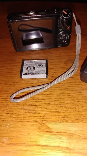 Fujifilm Finepix F300EXR 12MP Compact Digital Camera W/2 Batteries + Charger - Picture 3 of 8