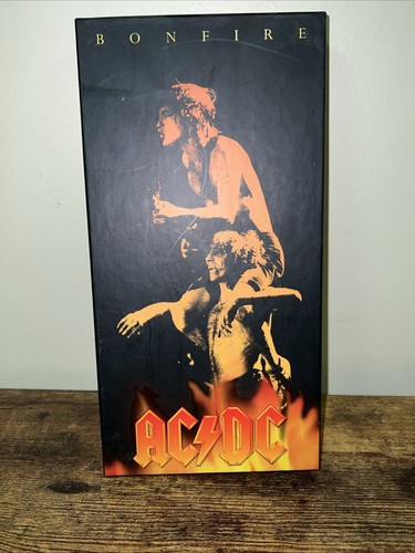 AC/DC - 1997 Bonfire Box Set - Booklet, Poster, Sticker + Key Chain - Picture 16 of 18