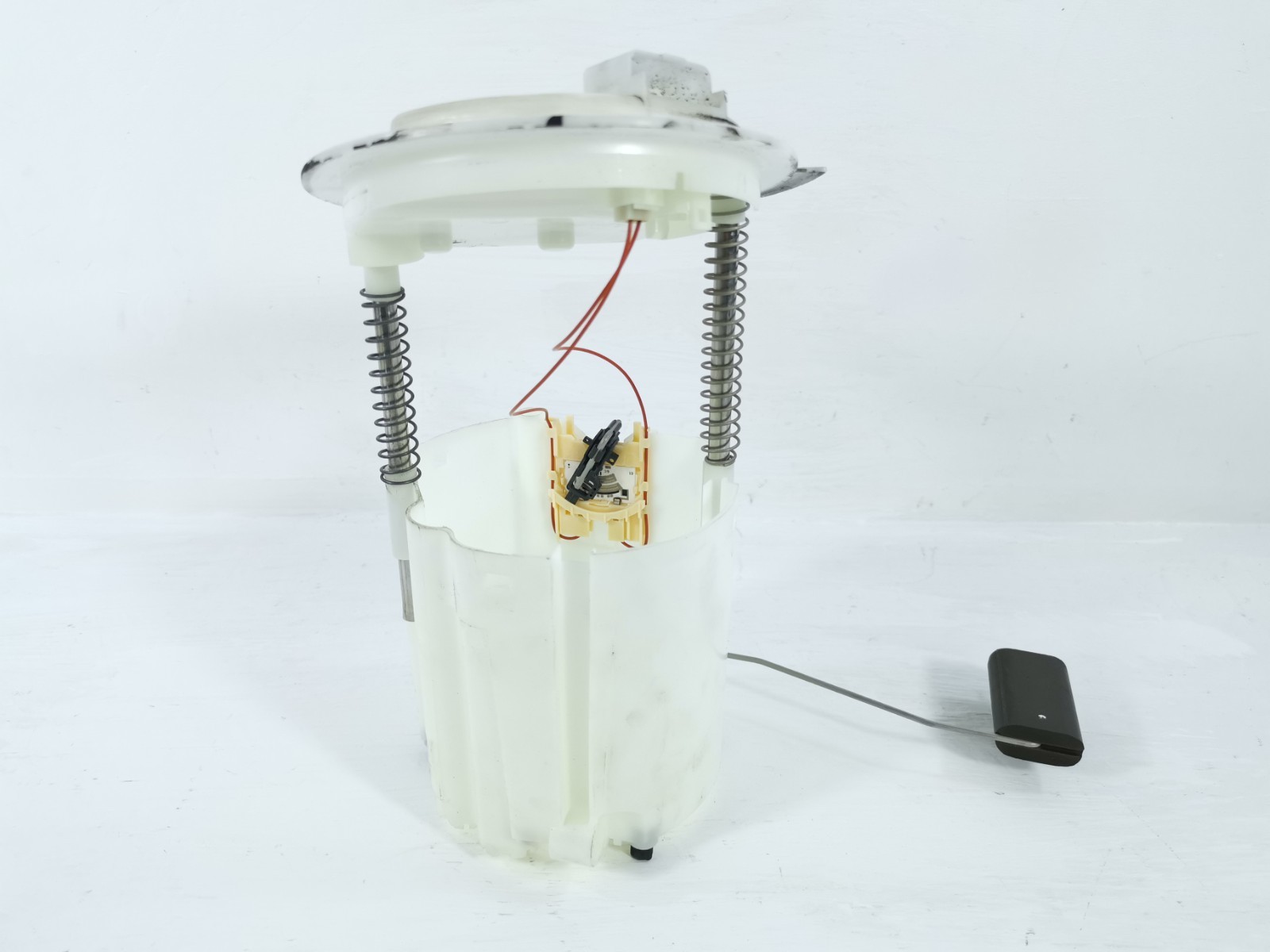 Maserati Levante 2017 AWD 3.0 Gas Fuel Tank Fuel Pump Sending Unit 670003733 OEM