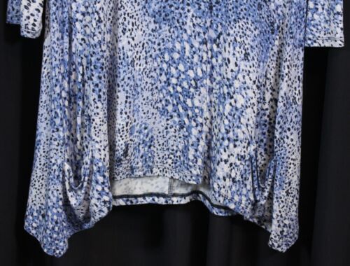 Camisa túnica Top tejido manga 3/4 estampado animal alto bajo con logotipo de Lori Goldstein azul S - Imagen 3 de 7
