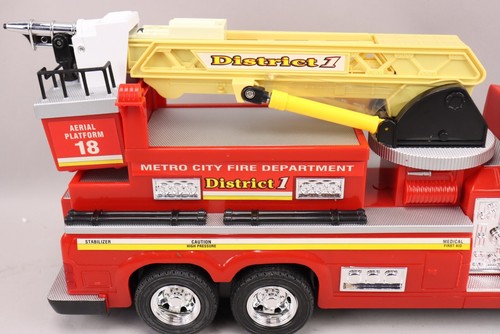 Radio Shack Fire Engine Remote Control RC Fire Truck - Picture 7 of 24