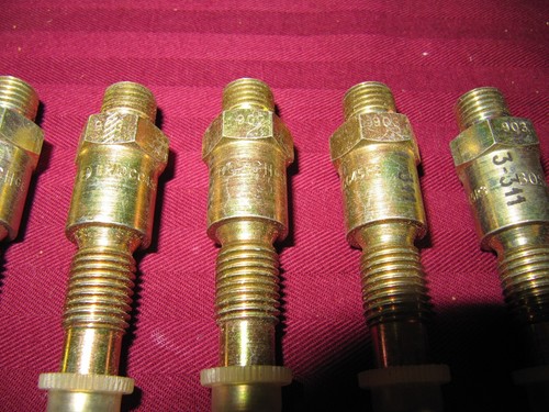 6 NOS Porsche 911 Mechanical Fuel Injectors 1969-1973 Bosch Germany EP/DCC45R3 - Picture 2 of 3