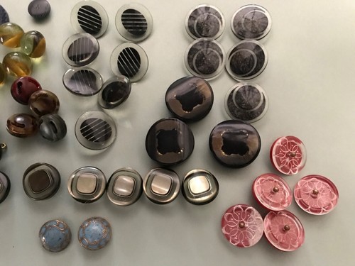 LOT 46 ANTIQUE + VINTAGE LUCITE & GLASS ROUND BUTTONS~ - Picture 4 of 18