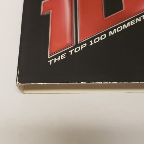 WWE: Raw 100: The Top 100 Moments in Raw History (Blu-ray Disc, 2012, 2-Disc) - Foto 4 di 8