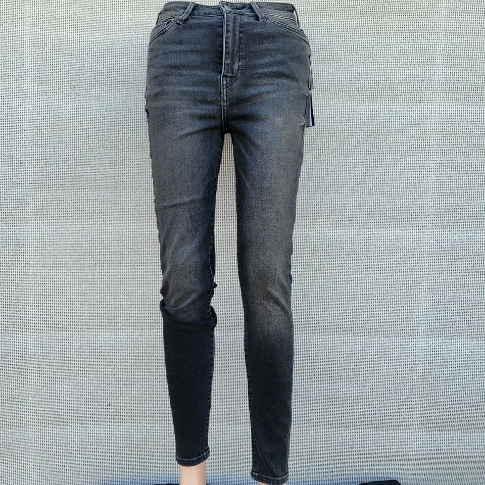 Women's True Religion Skinny Jeans. Size 26. Original tag price $199 - Image 2 of 4