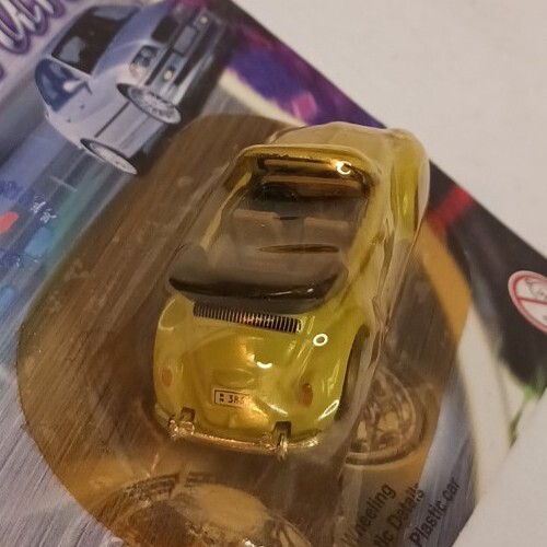 Hongwell Volkswagon VW Beetle Cabrio Diecast Cararama 1:64 Box Open Partially - Picture 4 of 6