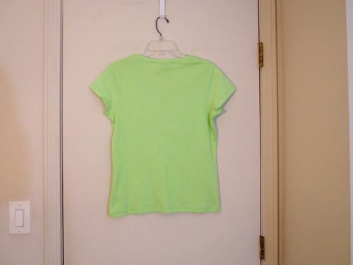 New LILLY PULITZER Pistachio Green 100% Cotton V-Neck Short Sleeve T-Shirt Sz L - Picture 2 of 3