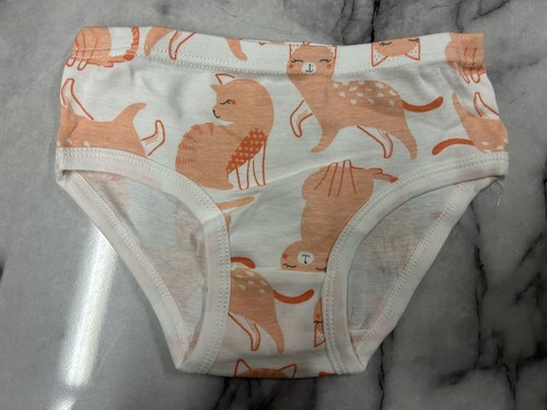 Slenily Little Girls' Soft Cotton Underwear Breathable and Comfortable (6 Pack) - Picture 4 of 9