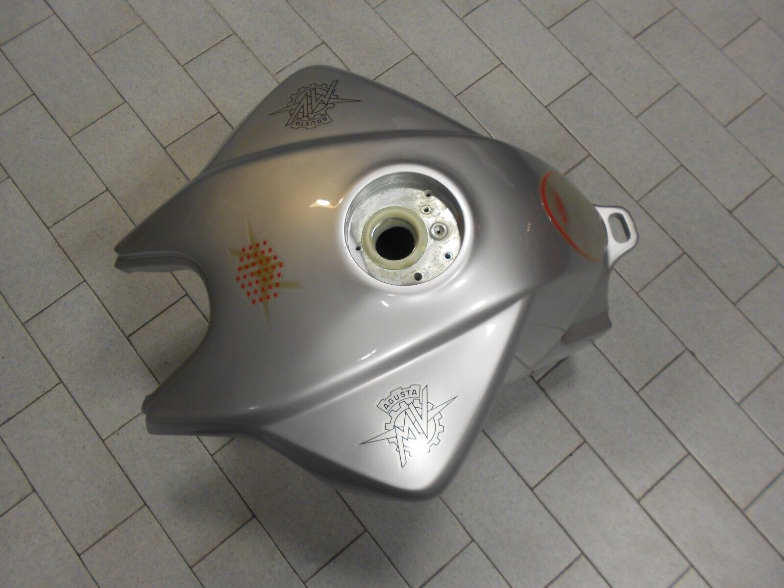 Foto 1 di 4