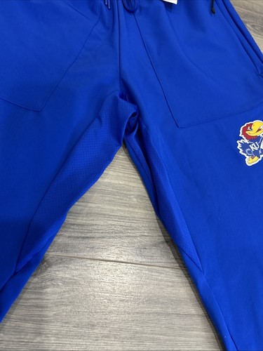 Pantaloni riscaldanti Adidas Kansas KU Jayhawks blu nuovi con etichette edizione squadra originali uomo S - Foto 4 di 11