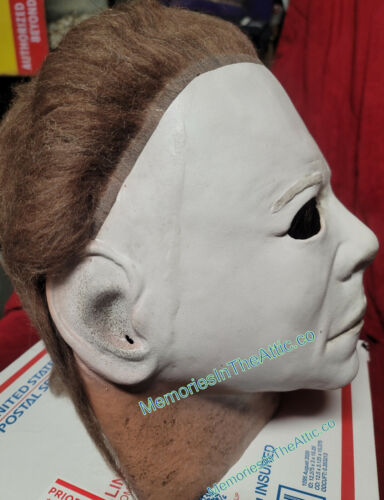 Trick or Treat Studios Halloween 2 Michael Myers Halloween Costume Deluxe Mask - Picture 2 of 7