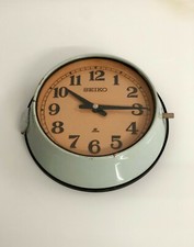 Pendule Seiko triangulaire vintage des années 1990 conçue pour les Jeux olympiques de Barcelone 92 - France