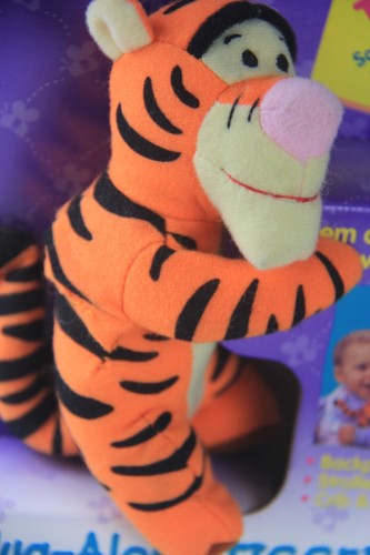 Mattel Pooh Hug-Along Tigger 14646, Hug-Along Piglet 14647 Clip-On Finger Puppet - Picture 8 of 24
