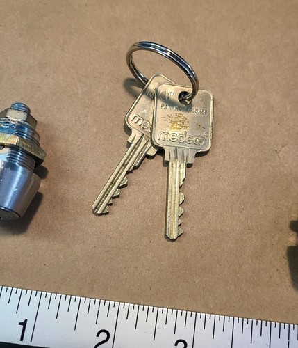 2 x Medeco 72S 5/8" long cam locks with working keys, for 1 price - New - Picture 12 of 15