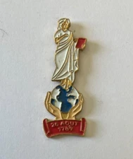 78 - Pin's MARIANNE DECLARATION DES DROITS DE L'HOMME DU 26 AUGUST 1789