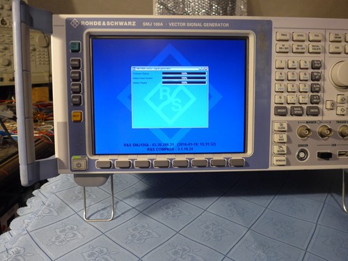 Rohde & Schwarz SMJ100A 6,0 GHz Vektorsignalgenerator mit Optionen - Bild 4 von 16