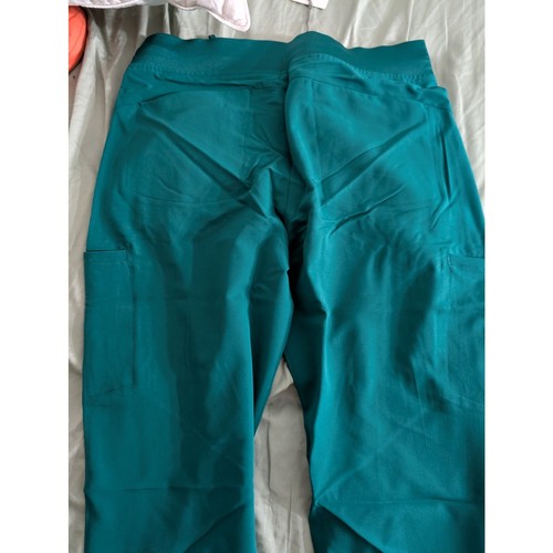 Mandala Women's Hunter Green One Pocket Top and 11 Pocket Joggers Set -Size XS - 第 5/10 張圖片