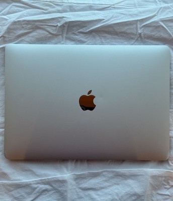 MacBook Air M1 8-Core CPU and 7-Core GPU 13'' (Late 2020) 256GB SSD Silver