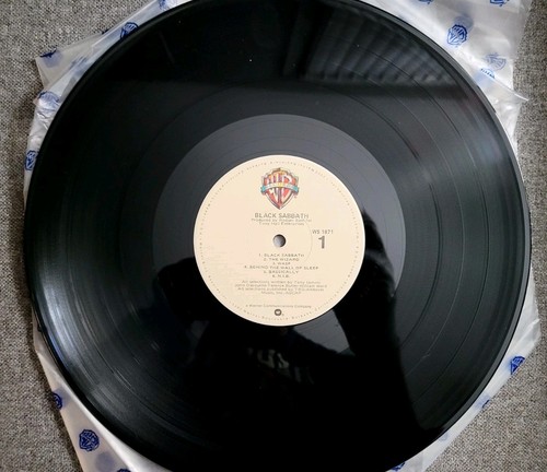 (3) Vintage Black Sabbath Self Titled, Paranoid, Master Of Realm Vinyl LP Lot - Imagen 13 de 15