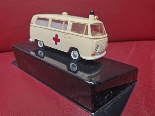 Modelos Cursor VW Volkswagen Transporter T2a Ambulancia 1:40 Sin usar, en caja Plástico RARO - Imagen 4 de 15