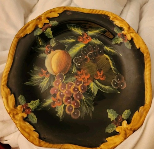 Plate Raymond Waites Grapes & Holly Certified Int'l 8" Wide Salad Plate EUC - Picture 3 of 5