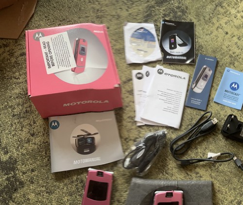 Motorola RAZR V3 Mobile Phone ONE PHONE boxed  please read just one phone - Picture 6 of 6