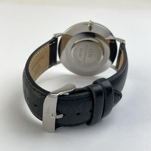 Auth Daniel Wellington - 05153072489 Black Men's Wrist Watch - Picture 4 of 6