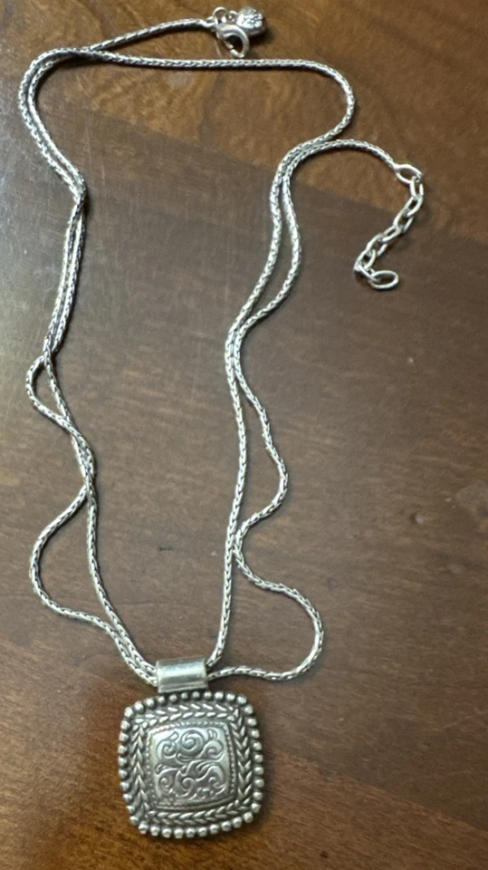 "Collar colgante de astilla cuadrada Brighton Scroll doble hilo ~ dije de corazón ~ 21""" Foto 2 de 4