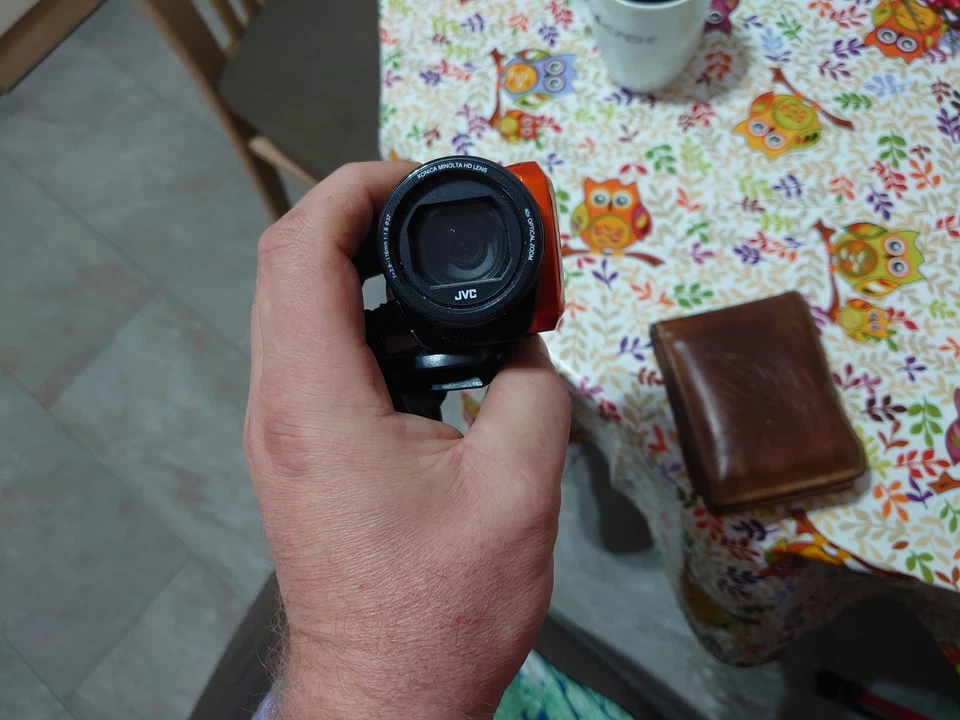 JVC Everio R QUAD PROOF FullHD Camcorder GZ-RX645AE - Bild 2 von 4