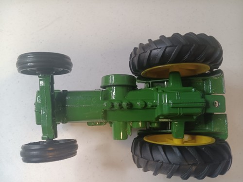 ERTL John Deere Die Cast 1949-1954 Model R Tractor Series II 1/16 Scale - Picture 9 of 11