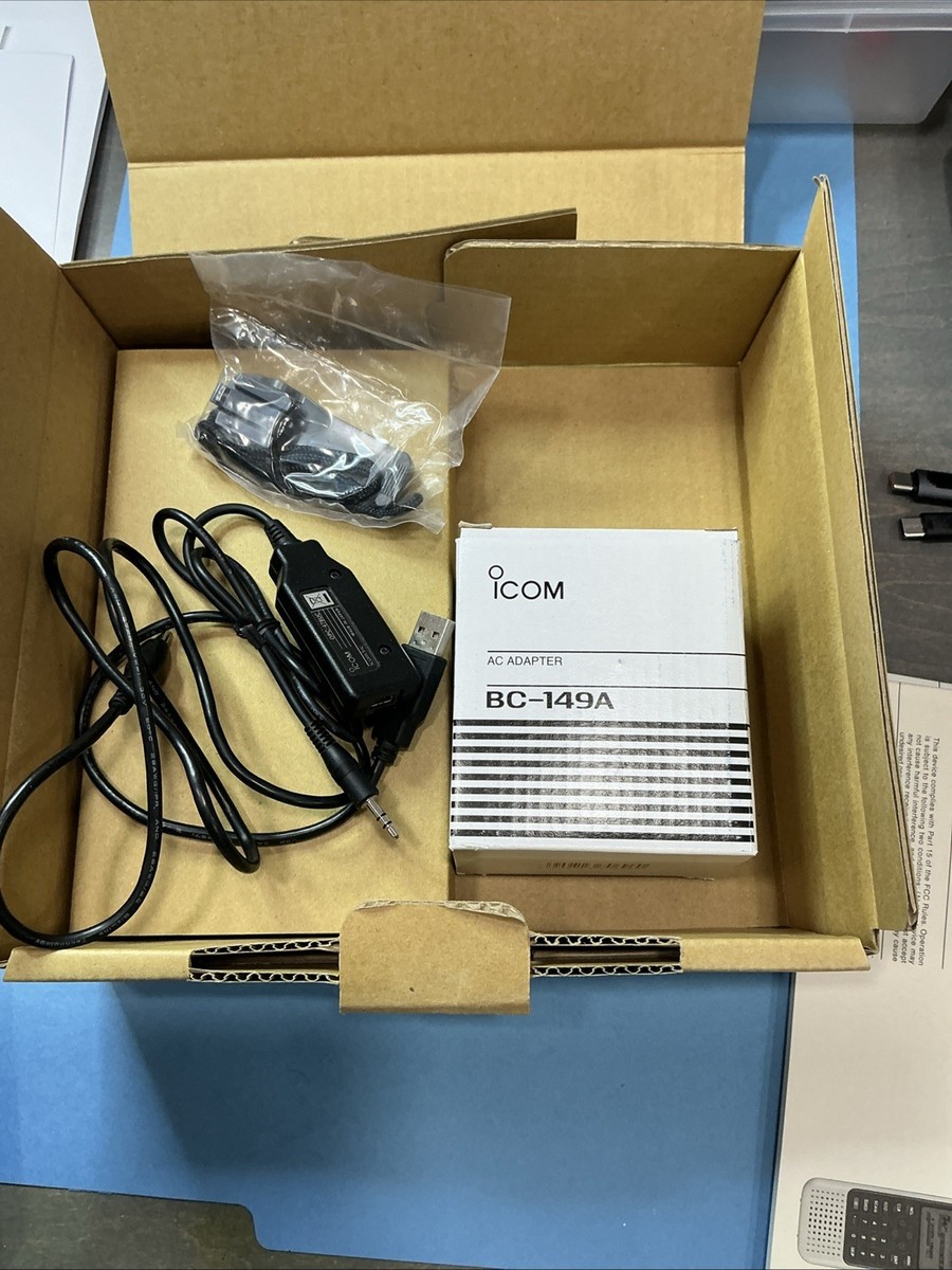 ICOM IC-RX7 Wideband HT Handheld Receiver with extras for