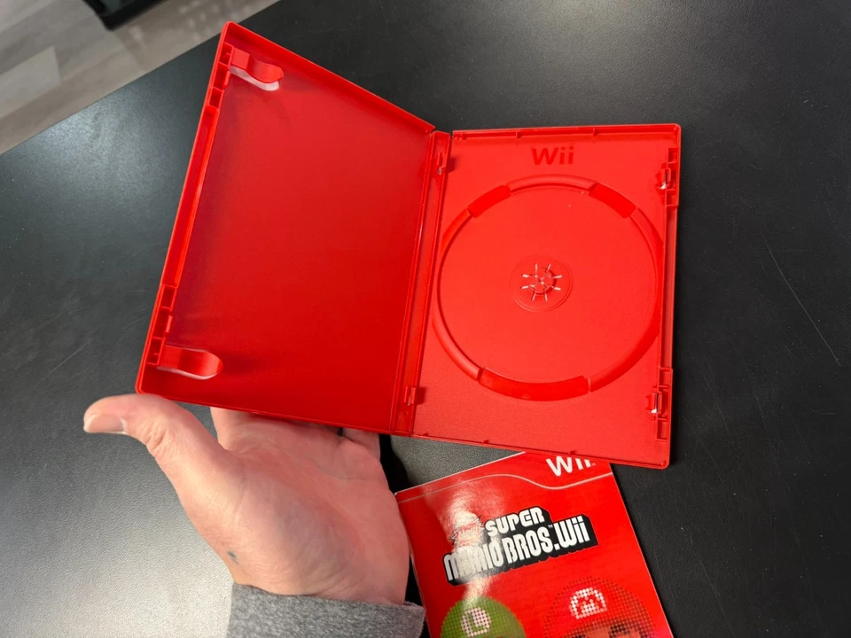 New Super Mario Bros. Wii ONLY Case, Cover Art & Instructions Nintendo Wii - image 4 of 4