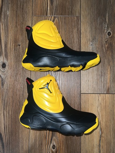 Nike Youth Jordan Drip 23 Rain Snow Winter Boots Size 2Y Black Gold CT5798-706