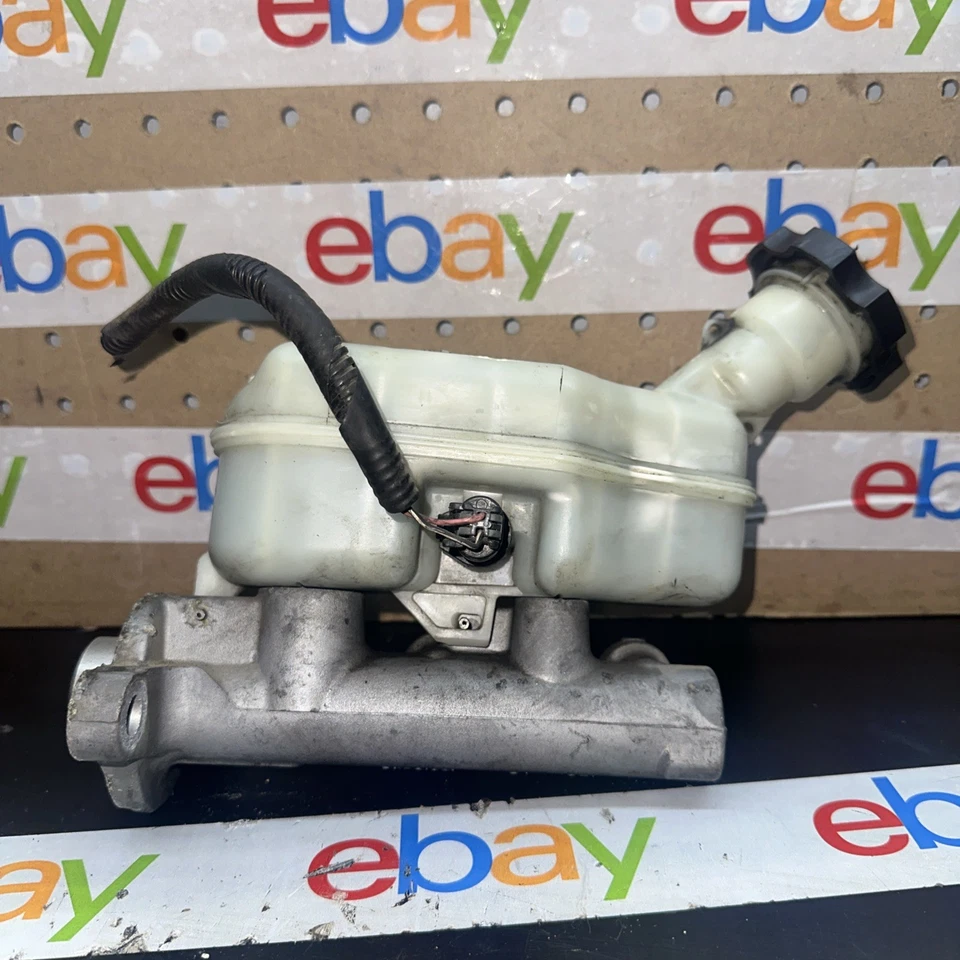 Brake Master Cylinder Assembly W Reservoir Fits 2007 Chevy Uplander  - Image 2 of 4