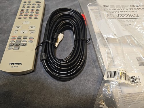 Toshiba SD-V392 DVD VCR Combo con telecomando lettore VHS registratore testato funzionante - Foto 8 di 22