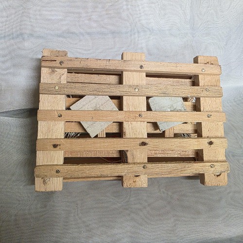 Mini Holz Karabiner Deko mit roter Hummer Figur Maritim Küste Display - Bild 9 von 11