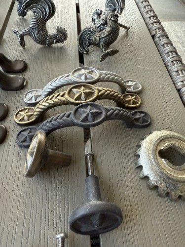 Misc LOT of 28 Drawer Cabinet Handles Pullware MNG Quality Animal Frog Chicken - Picture 11 of 12