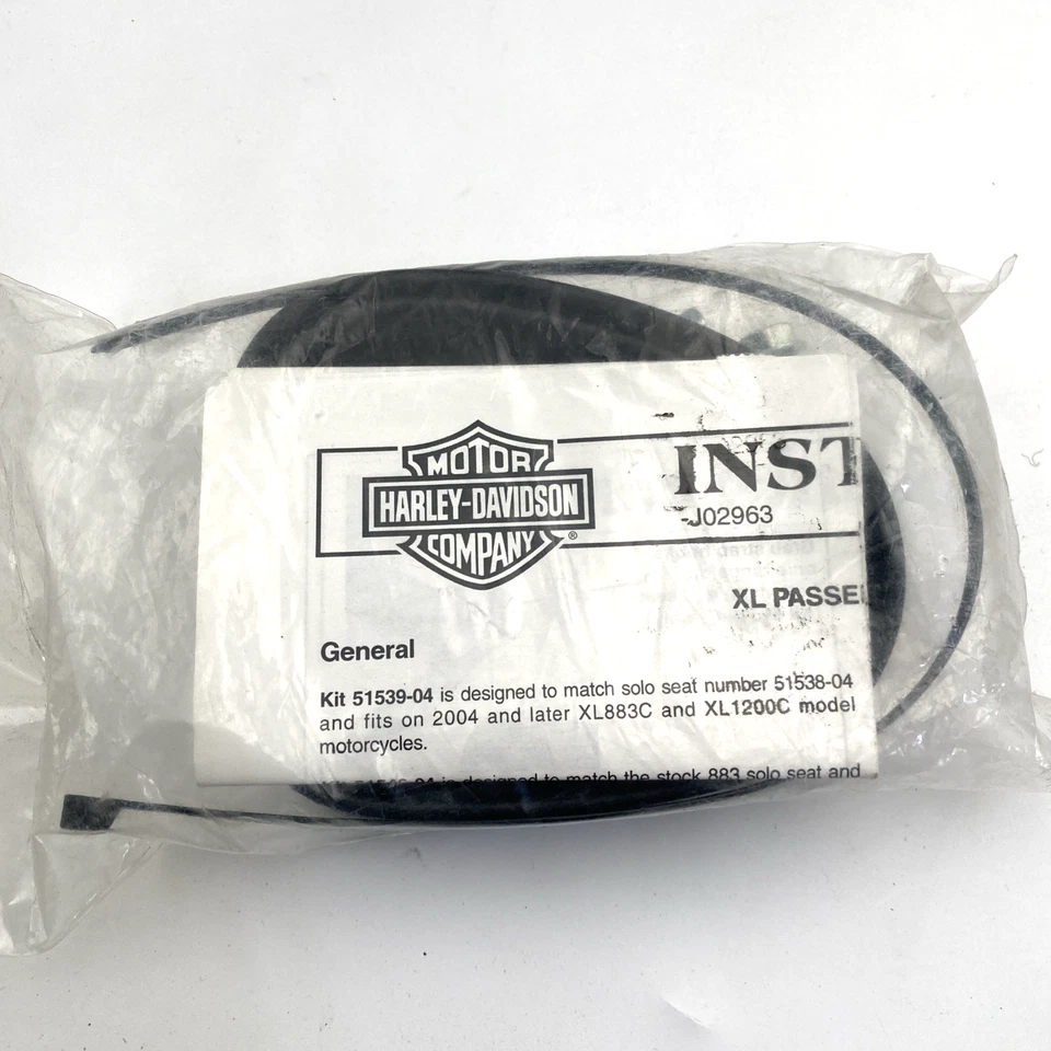 OEM Harley 51539-04 XL bajo perfil pasajero asiento 04-22 Sportster personalizado Foto 2 de 4