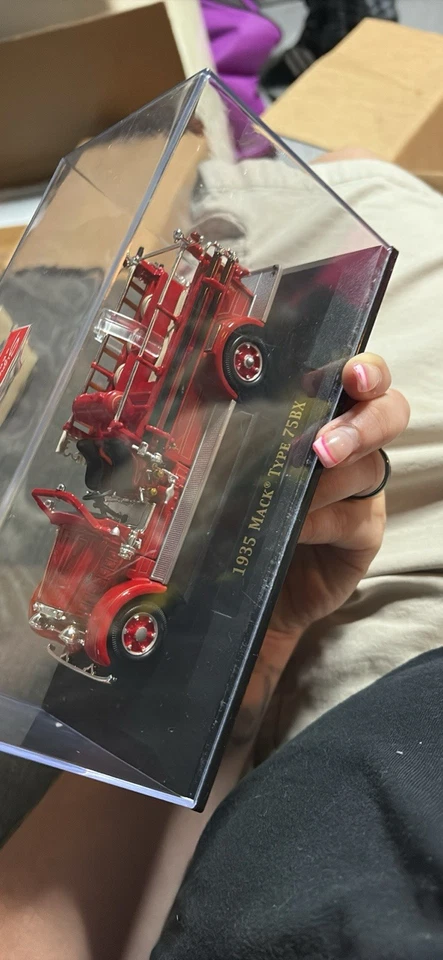 Mack Type 75BX 1935 camión de bomberos rojo 1/43 coche modelo diecast por firma de carretera Foto 3 de 4