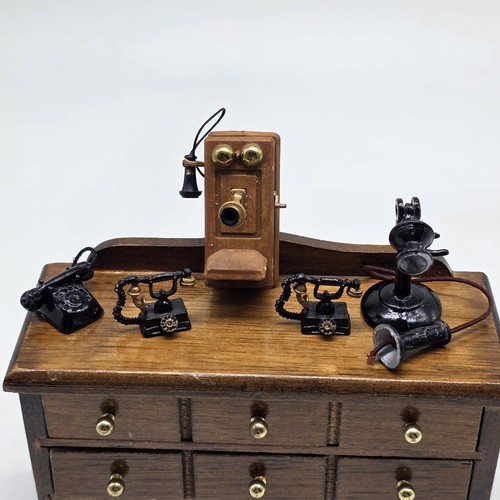 Vintage Puppenhaus Miniatur Drehtelefon Kurbel Wandtelefon 1:12 Kerzenständer Telefon