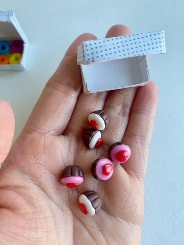 1:12 miniature dollhouse handmade Krispy kreme Donuts cupcake sweet dessert box - Picture 14 of 24