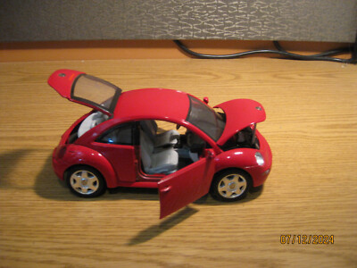 1/18 1998 VOLKSWAGEN NEW BEETLE , IN RED , BY , BURAGO , NO