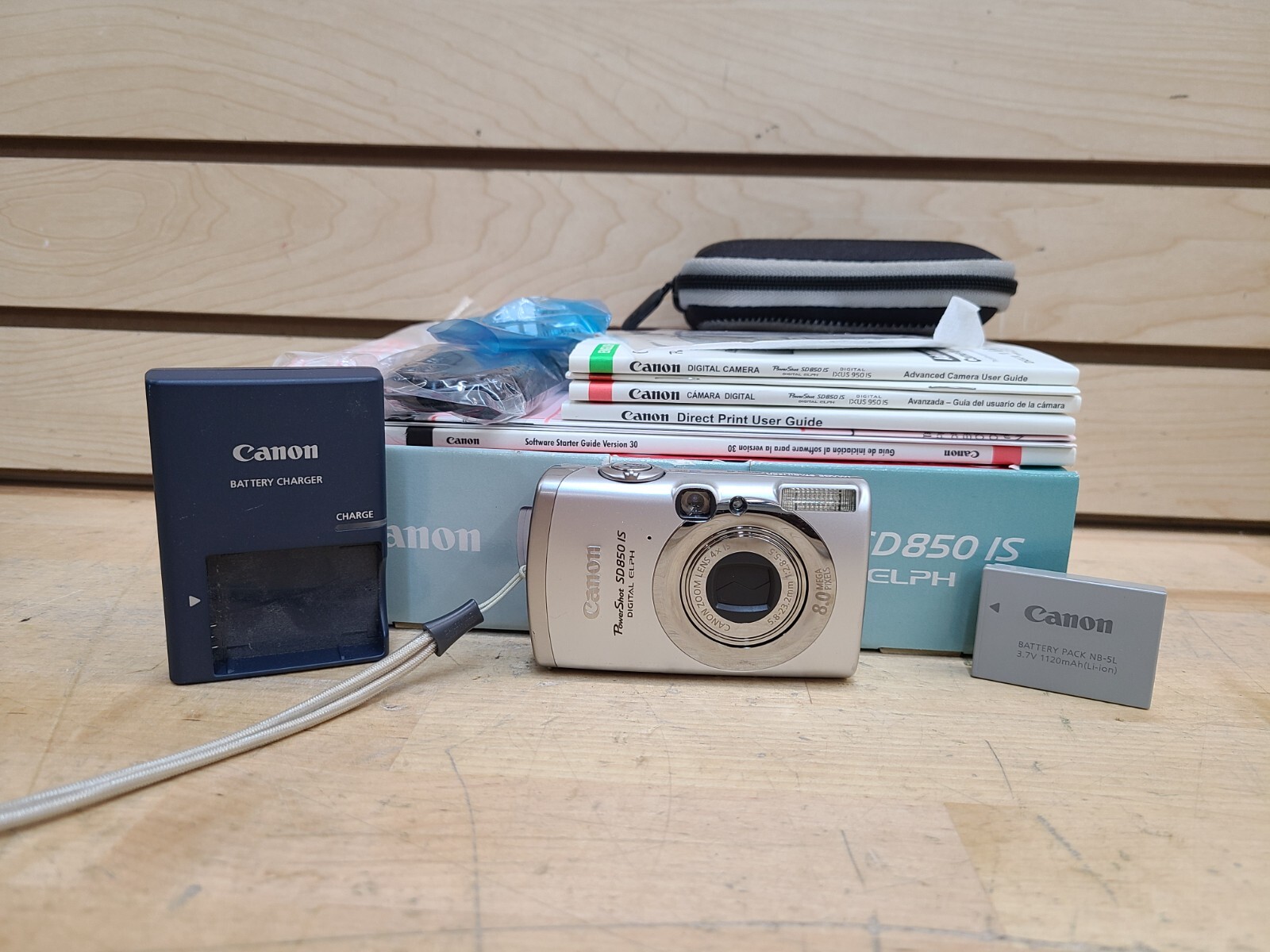 CANON POWERSHOT ELPH SD850 IS DIGITAL POINT & SHOOT CAMERA w/ CHARGER